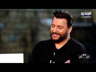 علاء زلزلي يبكي على الهواء ويغني لوالدته