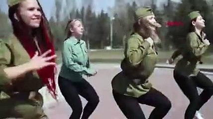 Rusya’da ‘trambolinli’ Zafer Günü kutlamasına tepki