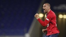 Burak Yılmaz'ın Lyon'a frikiği Nisan ayının en güzel golü seçildi