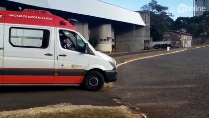 Mulher gravemente ferida é transferida de helicóptero