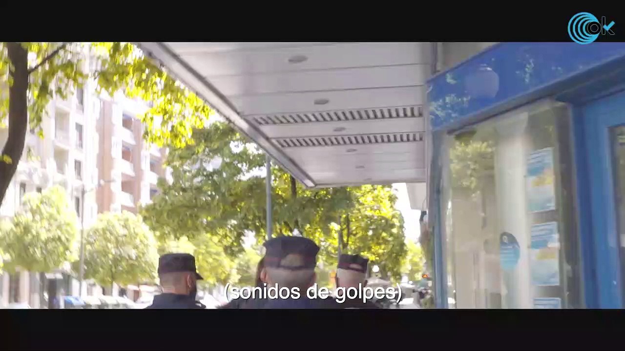 Un ertzaina reconoce haber dado un rodillazo a un periodista de OKDIARIO: "Has venido a provocar"