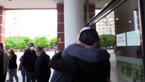 El fuerte abrazo de Kiko Rivera a Antonio Tejado tras el fallecimiento de su padre