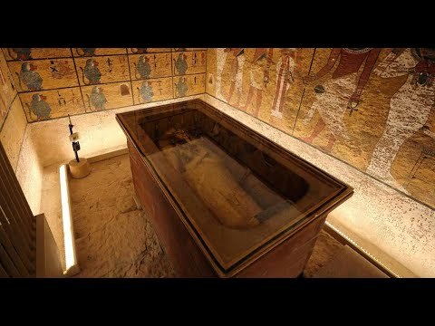 كندة علوش تبكي في موكب نقل المومياوات ومحمد رمضان يتحوّل إلى مومياء .. وماذا عن لعنة الفراعنة ؟
