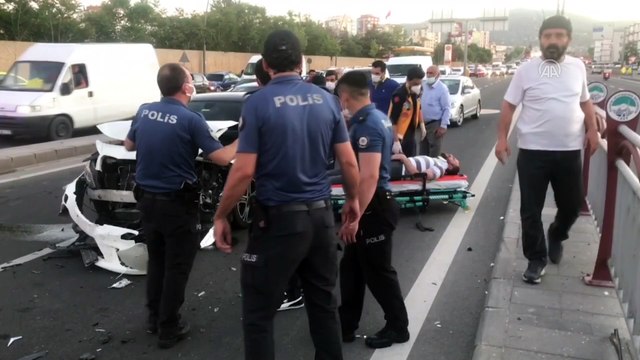 KAYSERİ - İki otomobilin çarpışması sonucu sürücüler yaralandı