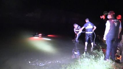 Baraj sularına gömülen otomobildeki 3 kişi kurtarıldı