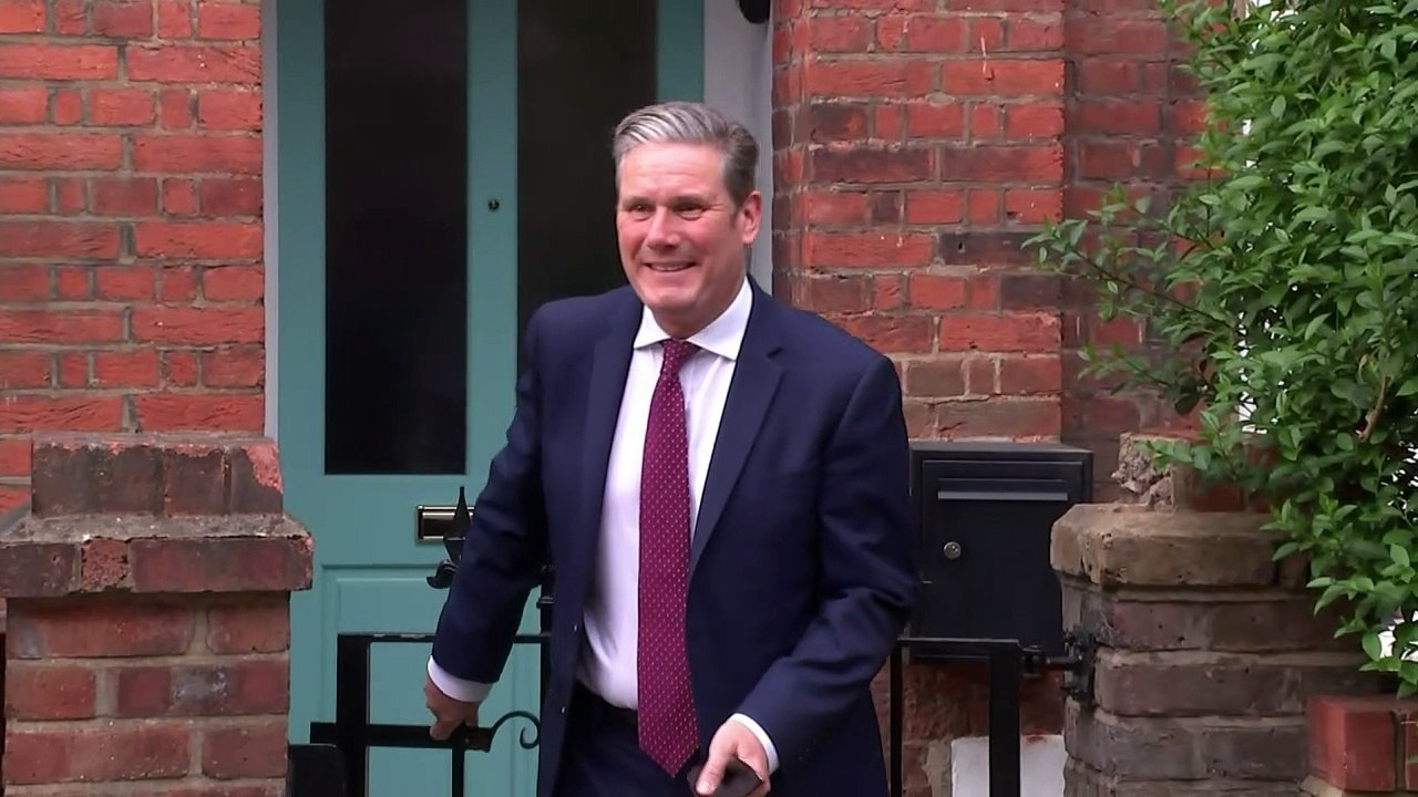 Starmer ignores questions over shadow cabinet reshuffle