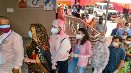 Long wait for vaccination at centres! Watch ground report