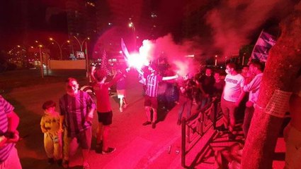 Havai fişeğin patlamasıyla parmakları kopan Adanalı taraftarın parçalarını belediye personeli topladı