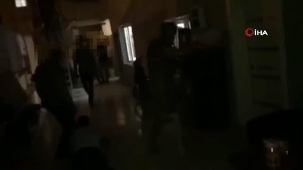 Son dakika haberi: Osmaniye'de uyuşturucu tacirlerine baskın kamerada