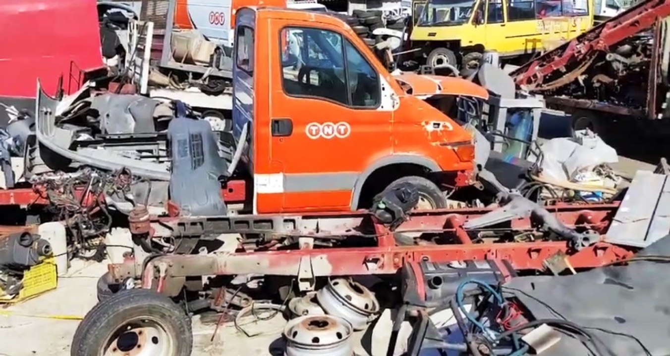 Montesilvano (PE) - Sequestra maxi discarica abusiva di rifiuti speciali (11.05.21)