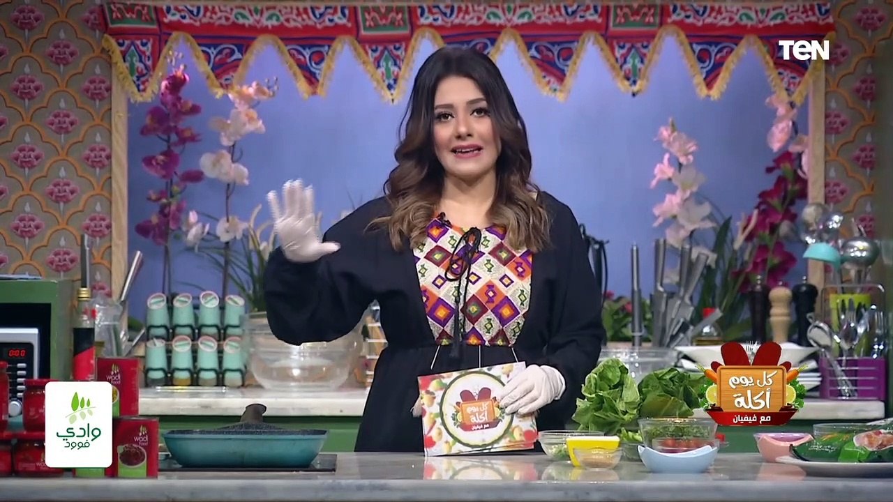 كل يوم أكلة | طريقة عمل سلطة الخس بالدجاج مع الشيف فيفيان