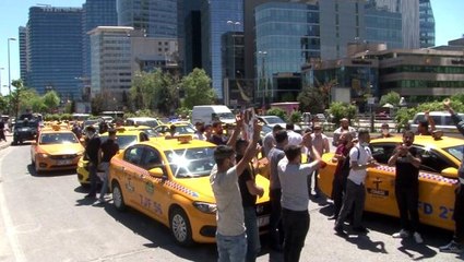 Taksiciler konsolosluk önünde İsrail'i protesto etti