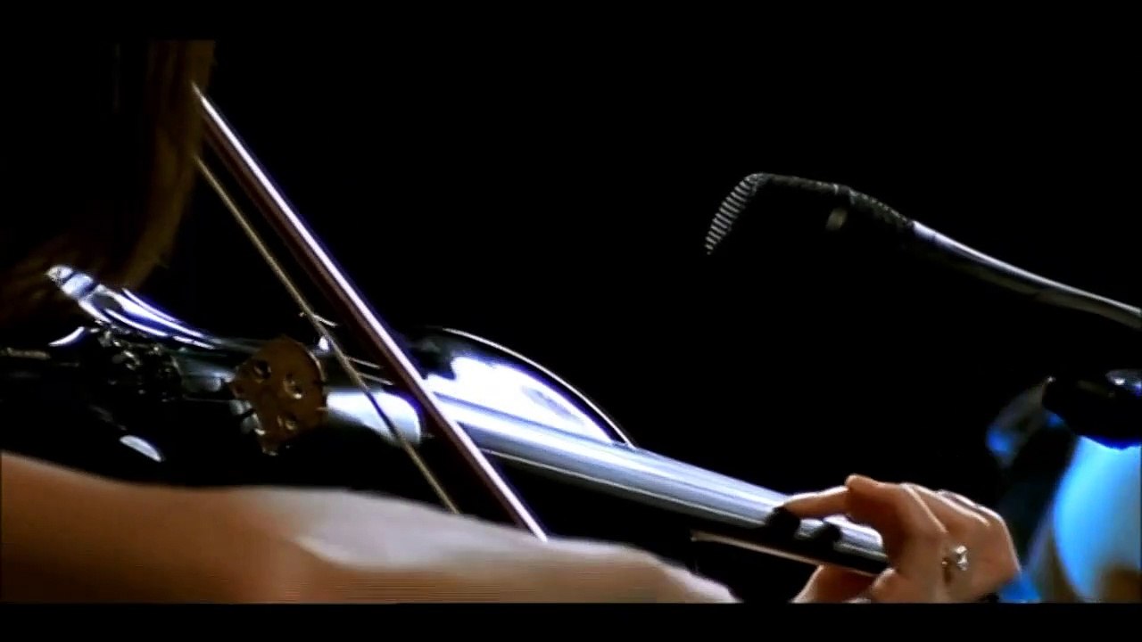 Berry, Buck, Mills, Stipe —EVERYBODY HURTS— (Unplugged) (DD 5.1) – The Corrs [BEST OF THE CORRS – THE VIDEOS]