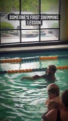 M. Pokora et son fils Isaiah à la piscine, le lundi 10 mai 2021.