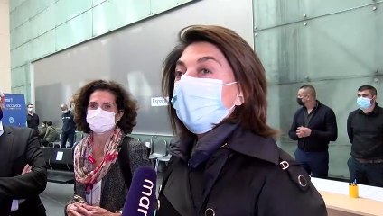 Martine Vassal en visite au centre de vaccination d'Arenc.