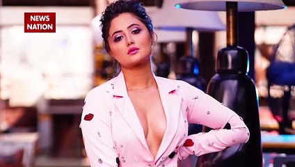 रश्मि देसाई ने बोल्ड अदाओं का चलाया जादू