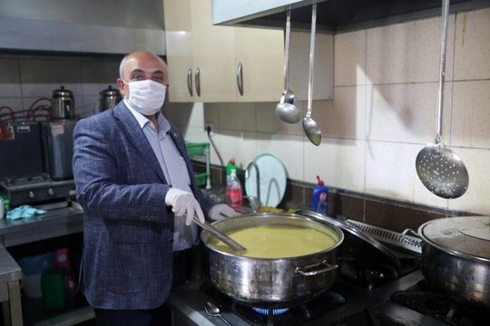 - İhsaniye Belediyesi, Ramazan ayı boyunca 65 aileye günlük iftar yemeği dağıttı