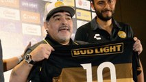 Maradona zurück im Fußball: 