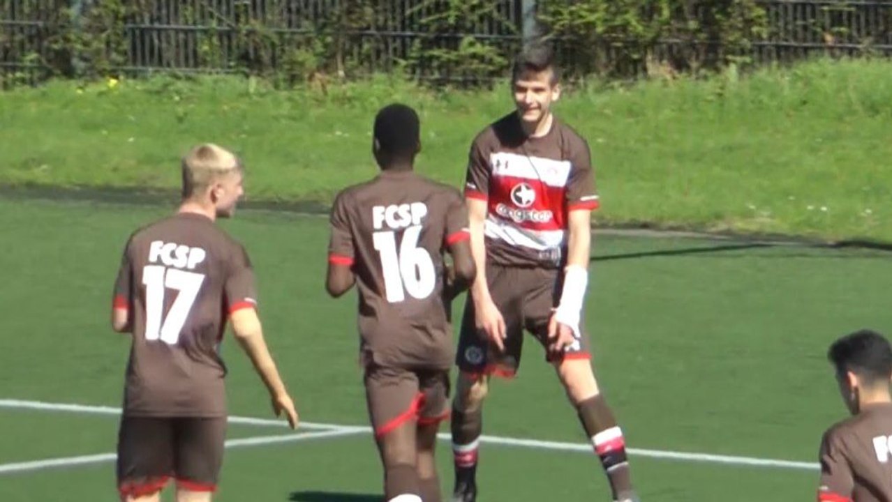 U15-Derby: Nach Torwart-Patzer dreht St. Pauli das Spiel