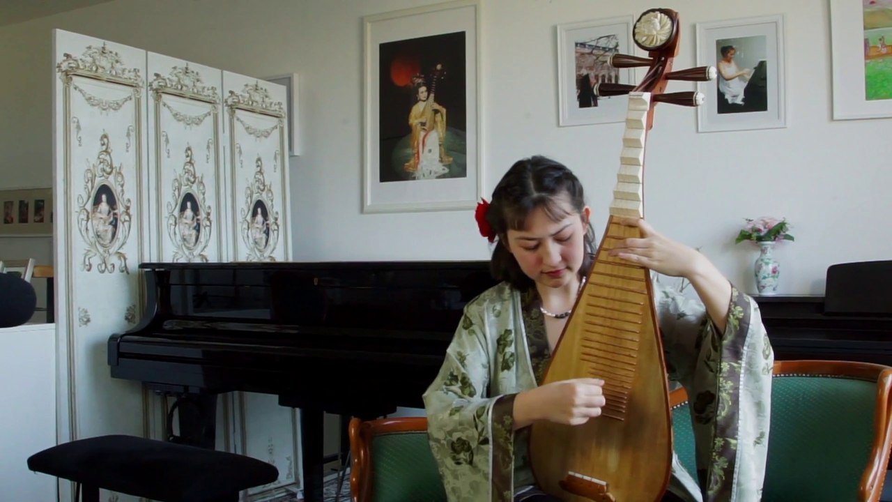 Récitation du poème accompagnée du pipa « Nuit de lune et de fleurs sur le fleuve printanier » 琵琶演奏朗诵《春江花月夜》