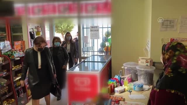 Hayırsever kadınlar, bir mahallede bakkalın veresiye defterindeki borcu kapattı