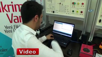 İşitme engeli olanlar için konuşan eldiven yaptı