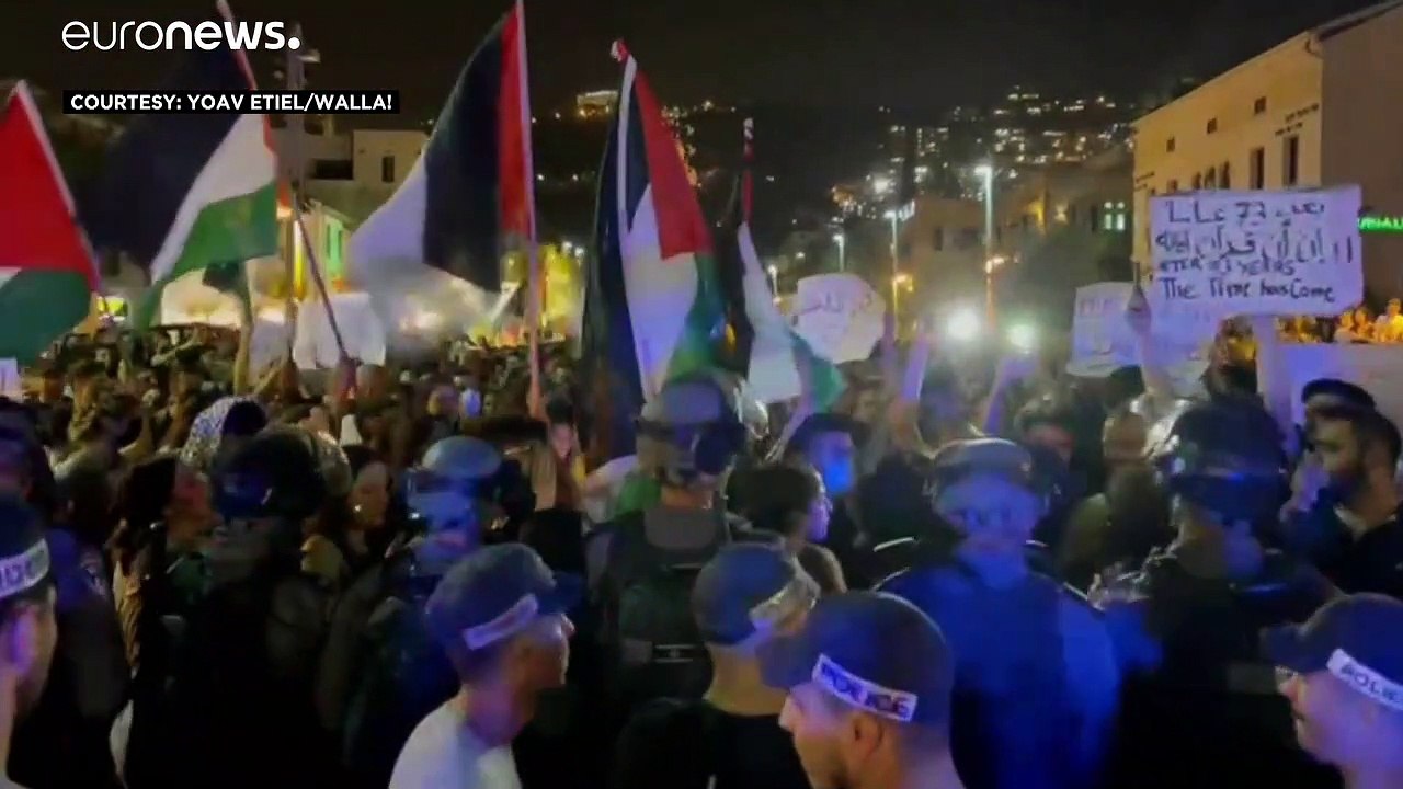 شاهد: اعتقال عشرات المتظاهرين الفلسطينيين في حيفا عقب اشتباكات مع الشرطة الإسرائيلية