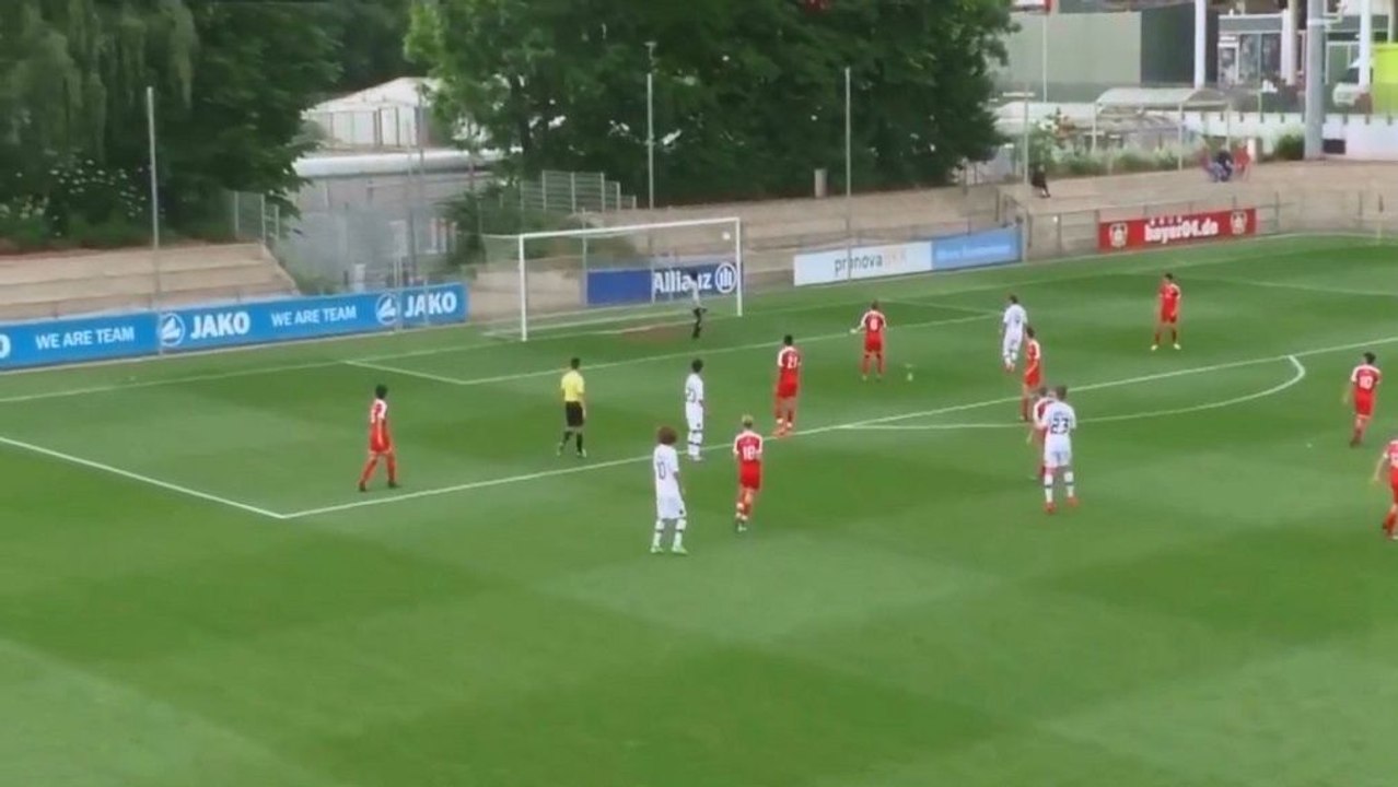 Schneiders Traumtor für Bayer Leverkusen