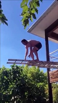 Sauter d'un plongeoir improvisé dans une piscine : mauvaise idée