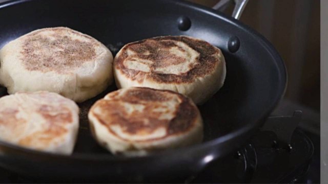 Wonder Bread Debuts Strawberry and Chocolate English Muffins