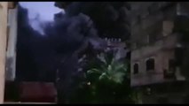 Bombas israelíes derriban un edificio de viviendas en Gaza