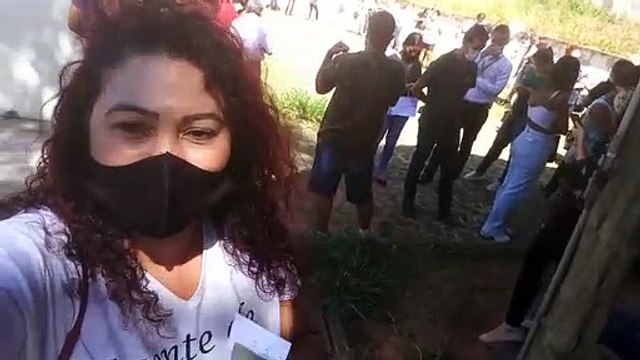 Longas filas para vacinação de profissionais da saúde em em Betim