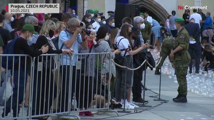 Τσεχία: 30.000 κεριά στη μνήμη των θυμάτων της πανδημίας