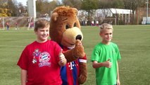 Tom besucht den FC Bayern