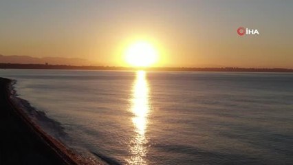 Dünyaca ünlü sahilde kartpostallık gündoğumu