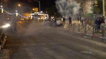 Son dakika haberi... İsrail polisi, Mescid-i Aksa'da Filistinli gençlere saldırdı (3)