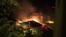 Son dakika haber | KARAMAN Ermenek'te ahşap evde çıkan yangın, 3 eve daha sıçradı