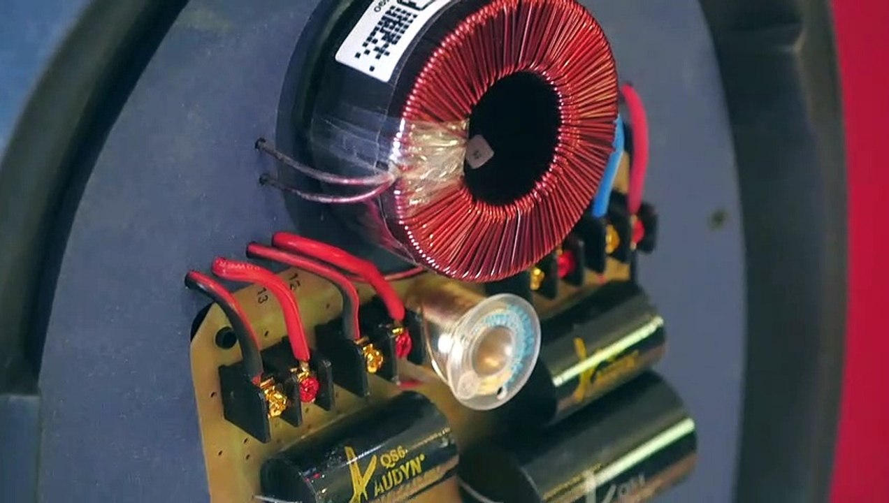 Willy Peters Designer et constructeur en électron