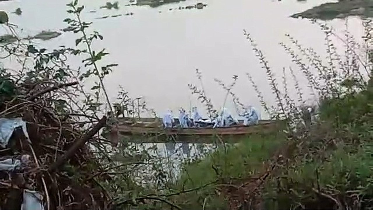 After ganga, Now Dead Bodies Are Flowing In narmada River