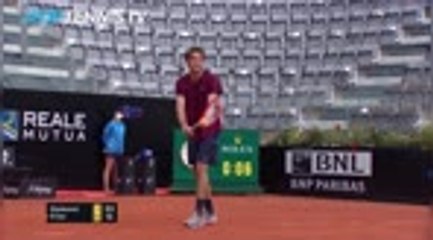 Rome - Djokovic assure face à Fritz
