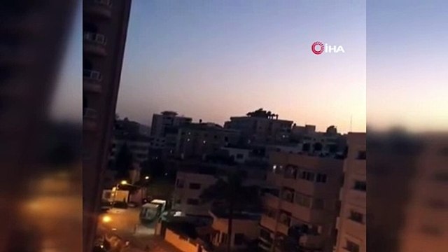 İsrail, Gazze’de 13 katlı binayı vurdu