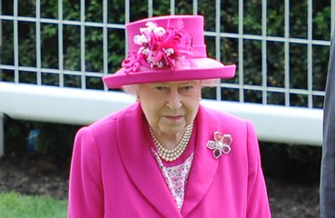 Queen Elizabeth remembers swimming award