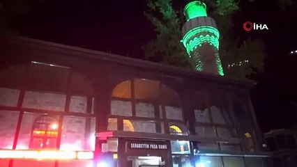 Hırsızlar caminin aydınlatmasını çaldı...