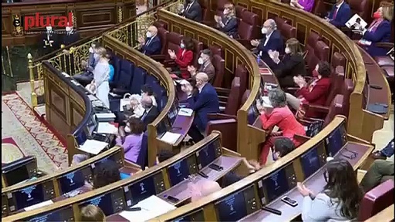 Yolanda Díaz, al PP: "Le voy a recomendar un libro, 'El arte de la mentira política'. Tienen un problema, porque olvidan que los españoles tienen memoria y todavía recuerdan esos viernes negros de recortes"