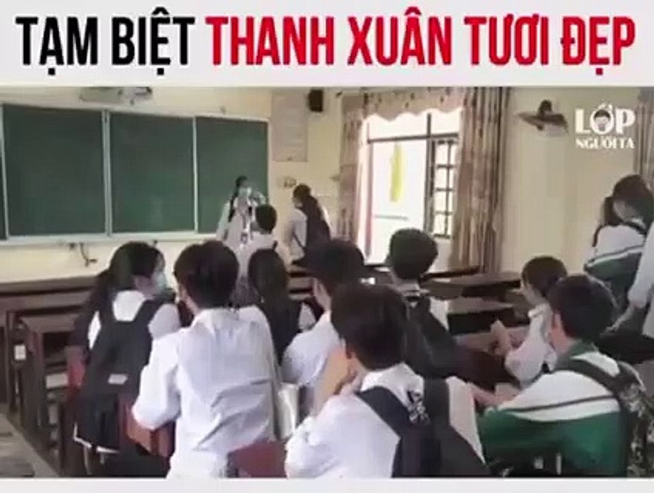 Xúc động đoạn clip ghi lại buổi học cuối cùng của thời học sinh