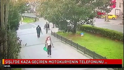 ŞİŞLİ'DE KAZA GEÇİREN MOTOKURYENİN TELEFONUNU ÇALDI; O ANLAR KAMERADA