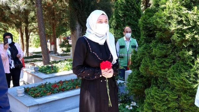 - Şehitliklerde buruk bayram arifesi