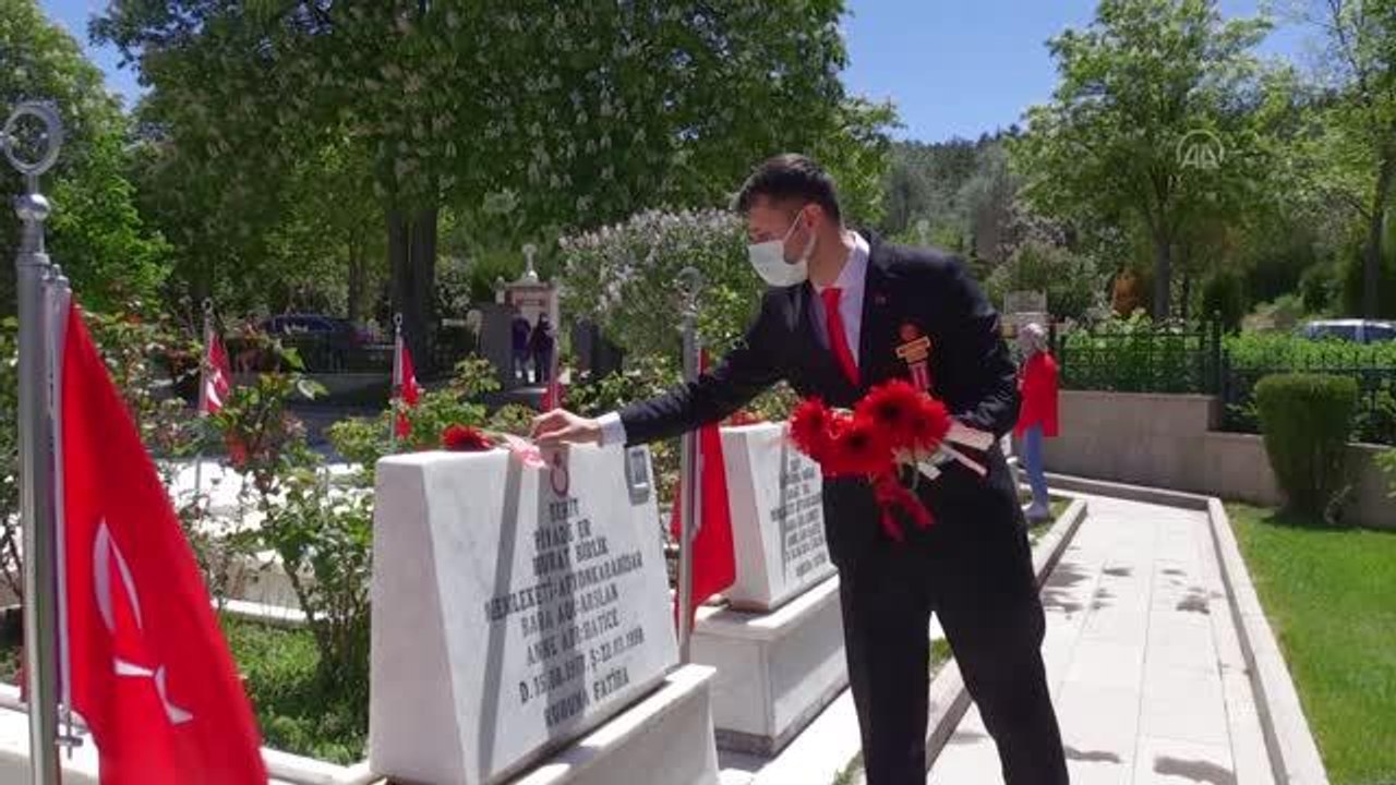 Son dakika... AFYONKARAHİSAR - Şehitliklerde hüzünlü bayram arifesi