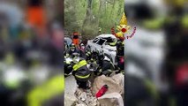 Minivan precipita in un dirupo - VIDEO - 5 operai feriti gravemente. Recuperati dai Vigili del fuoco di Arezzo in elisoccorso - VIDEO