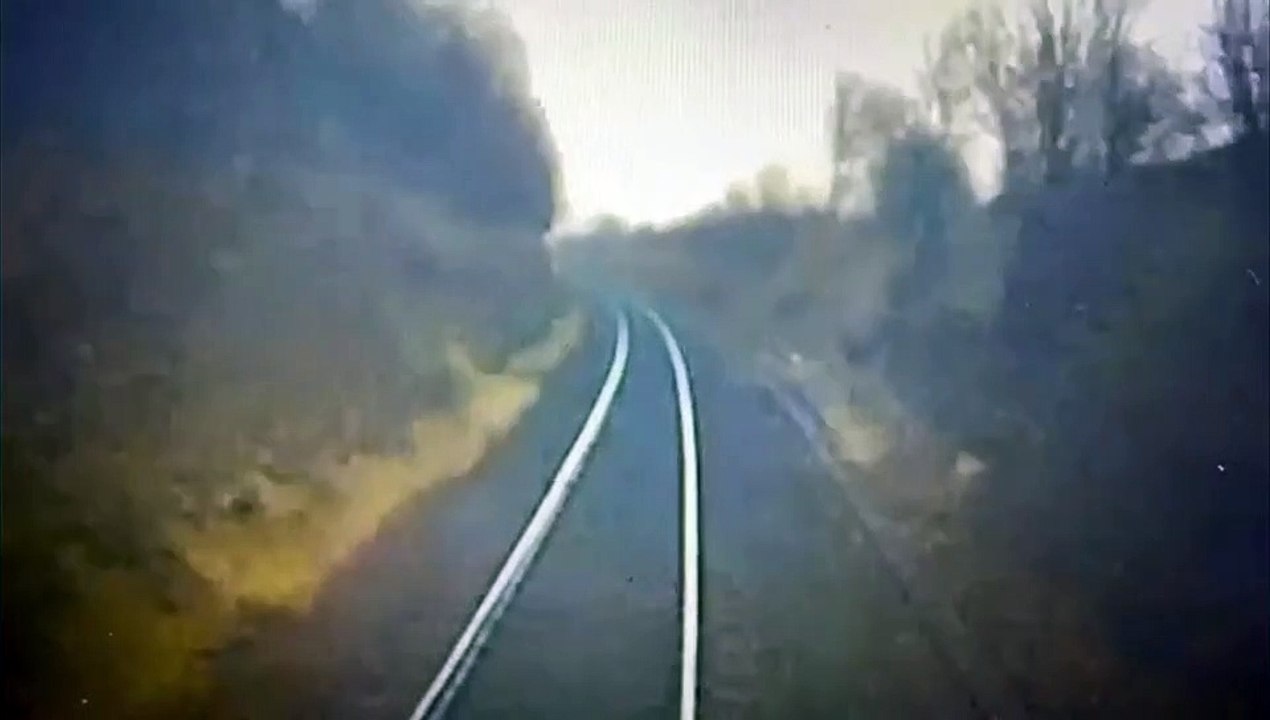 Shocking near miss at Princes Risborough level crossing near Aylesbury